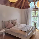Lichtdurchflutetes Architektenhaus Mit 3 Schlafzimmern Und Garten *
