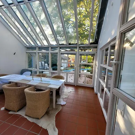 Lichtdurchflutetes Architektenhaus Mit 3 Schlafzimmern Und Garten * Балинген
