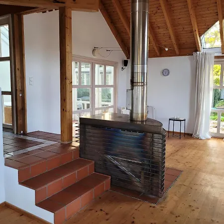 Lichtdurchflutetes Architektenhaus Mit 3 Schlafzimmern Und Garten Балинген