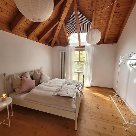 Lichtdurchflutetes Architektenhaus Mit 3 Schlafzimmern Und Garten * באלינגן