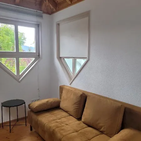 Lichtdurchflutetes Architektenhaus Mit 3 Schlafzimmern Und Garten *